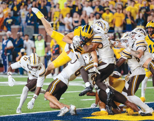 Disputed finish highlights Week 1 in college football